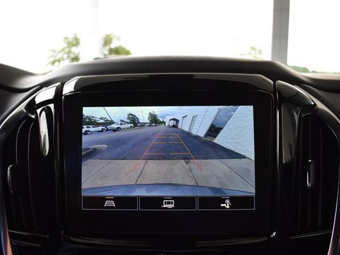 Used 2023 Chevrolet Traverse LT FWD image 19