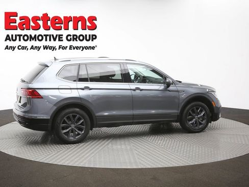 Used 2022 Volkswagen Tiguan SE w/ Panoramic Sunroof Package image 44