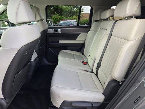 Used 2025 Hyundai Santa Fe SEL FWD image 25