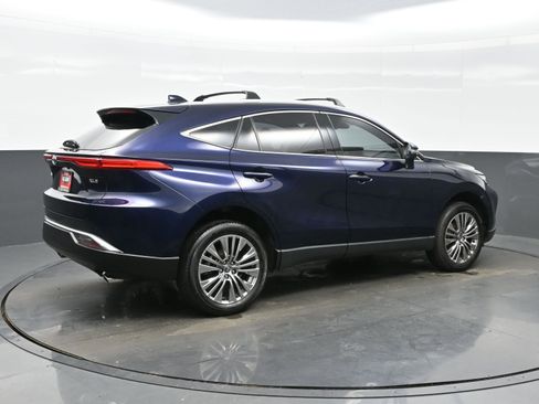 Used 2024 Toyota Venza XLE image 6