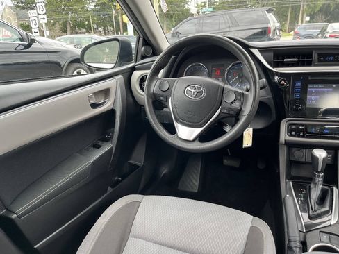 Used 2018 Toyota Corolla LE FWD image 16