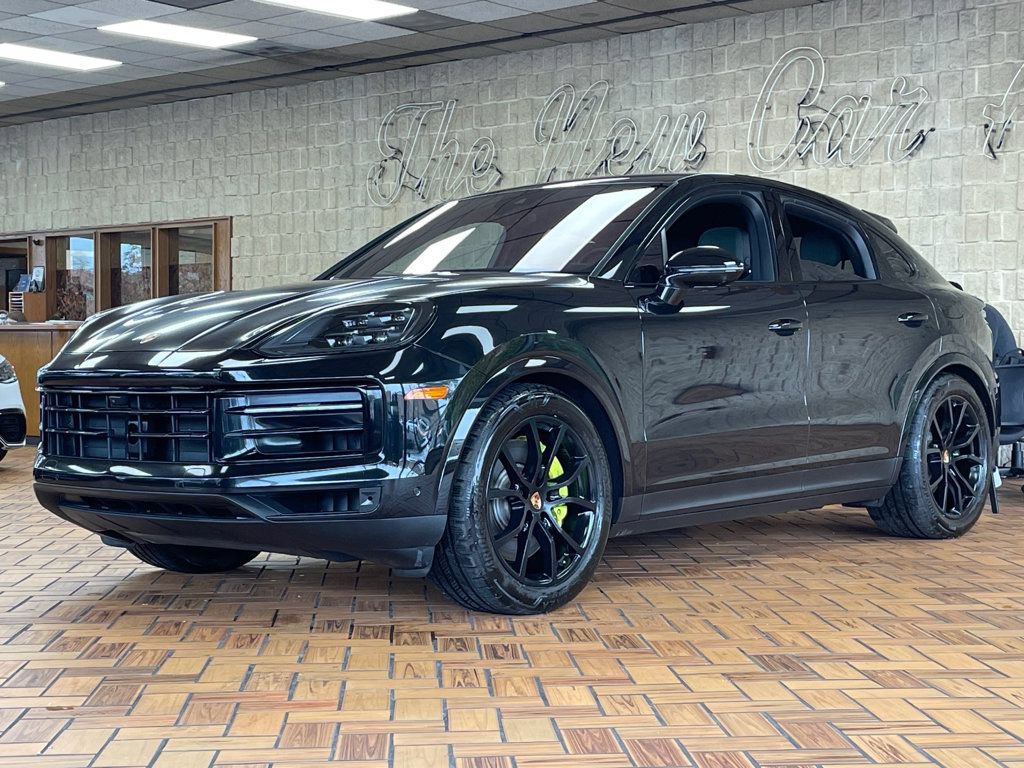 Used 2025 Porsche Cayenne S AWD/4WD image 4