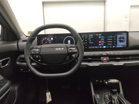 Used 2025 Kia K4 EX FWD image 22