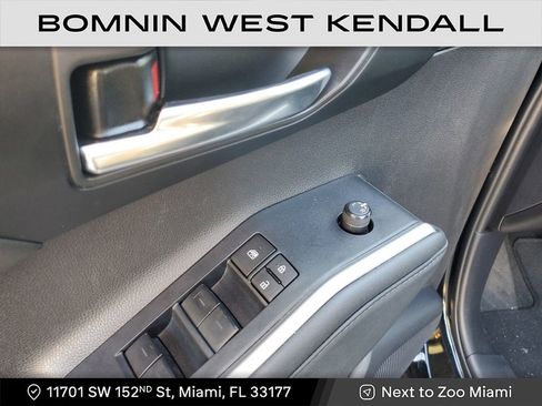 Used 2024 Toyota Highlander LE image 23