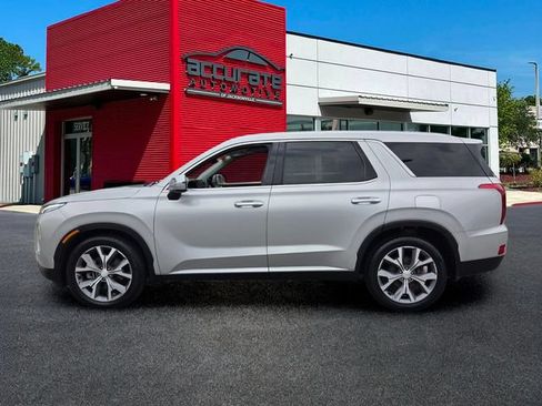 Used 2022 Hyundai Palisade SEL w/ Premium Package FWD image 2