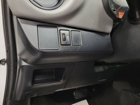 Used 2016 Toyota Yaris L image 21