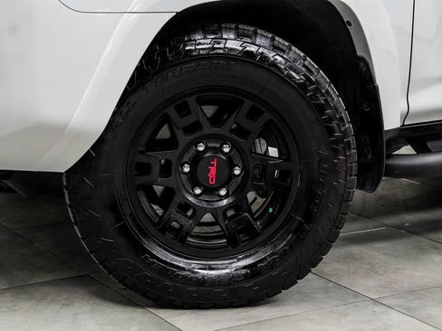 Used 2022 Toyota 4Runner SR5 Premium image 3