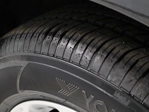 Used 2025 Chrysler Pacifica Select FWD image 19