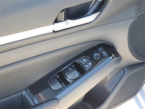 Certified 2025 Nissan Altima 2.5 SR image 26