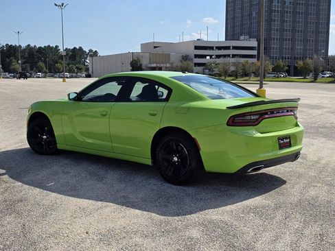 Used 2019 Dodge Charger SXT image 4