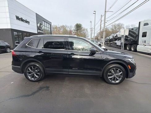 Used 2022 Volkswagen Tiguan SE AWD/4WD image 9