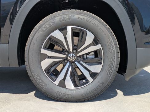 New 2026 Volkswagen Atlas SE FWD image 11