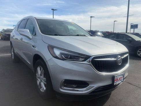 Used 2020 Buick Enclave Essence AWD/4WD image 2