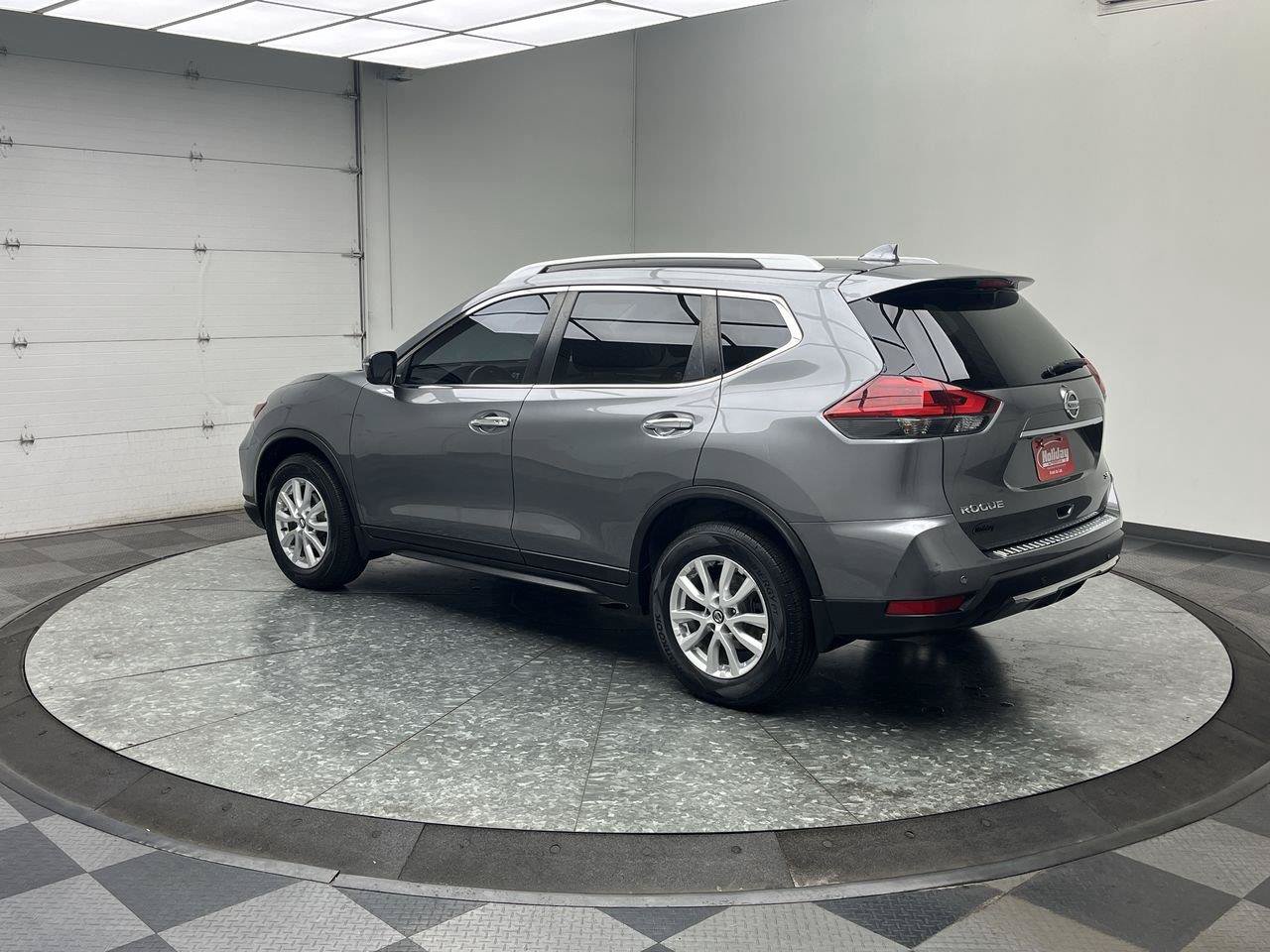 Used 2020 Nissan Rogue SV AWD/4WD image 2