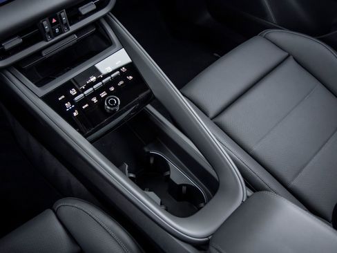 Used 2025 Porsche Macan Electric image 29