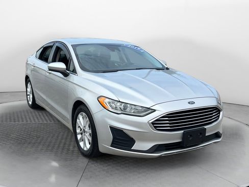 Used 2019 Ford Fusion SE image 1