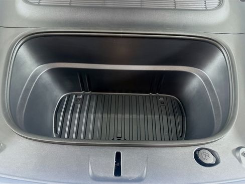 Used 2026 Tesla Model Y AWD image 31