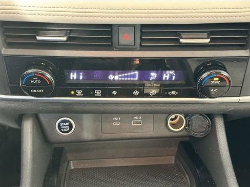 Used 2023 Nissan Rogue SV image 13