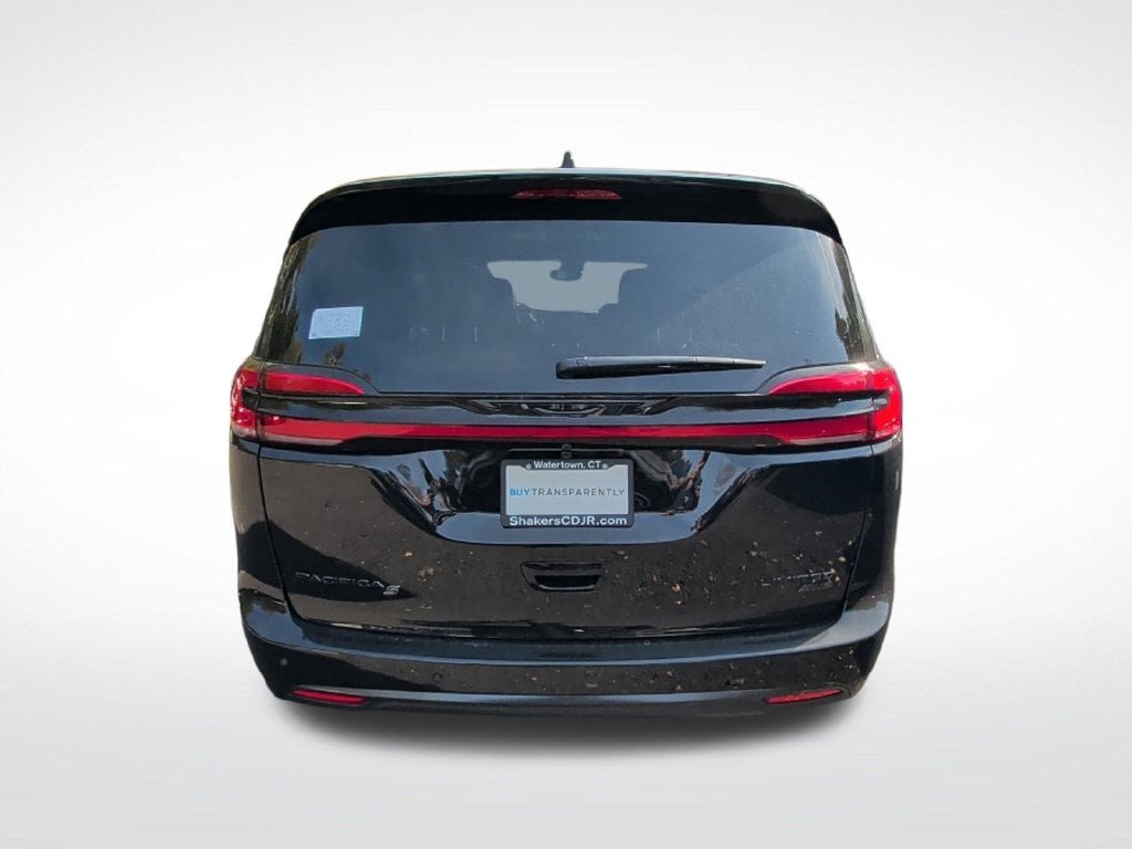 New 2027 Chrysler Pacifica Limited AWD/4WD image 4
