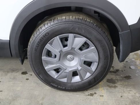 Used 2025 Nissan Kicks S image 35