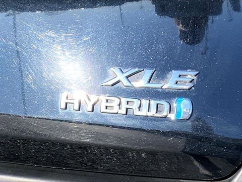 Used 2024 Toyota Sienna XLE image 10