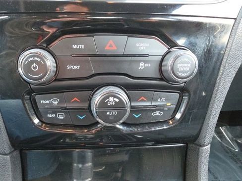 Used 2018 Chrysler 300 S AWD/4WD image 18