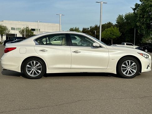 Used 2017 INFINITI Q50 Premium image 3