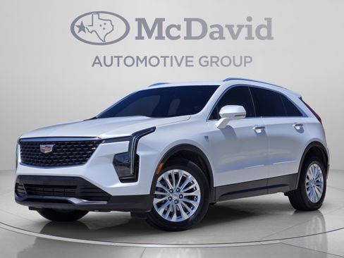 Used 2024 Cadillac XT4 Luxury w/ Cold Weather Package FWD image 1