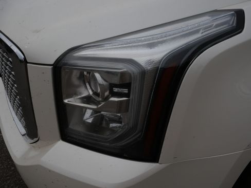 Used 2015 GMC Yukon Denali w/ Premium Package AWD/4WD image 15