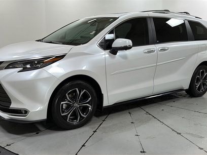 Used 2025 Toyota Sienna Platinum