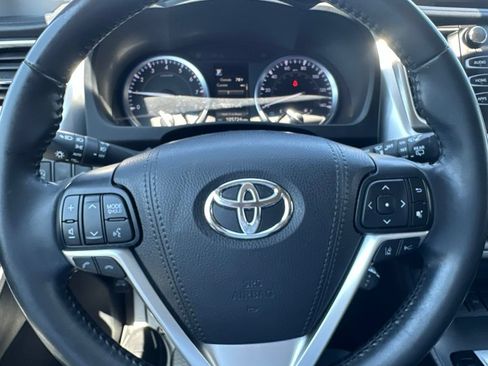 Used 2019 Toyota Highlander XLE AWD/4WD image 27