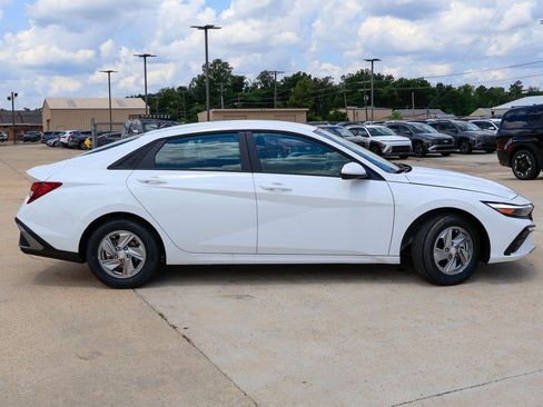 New 2026 Hyundai Elantra SE FWD image 24