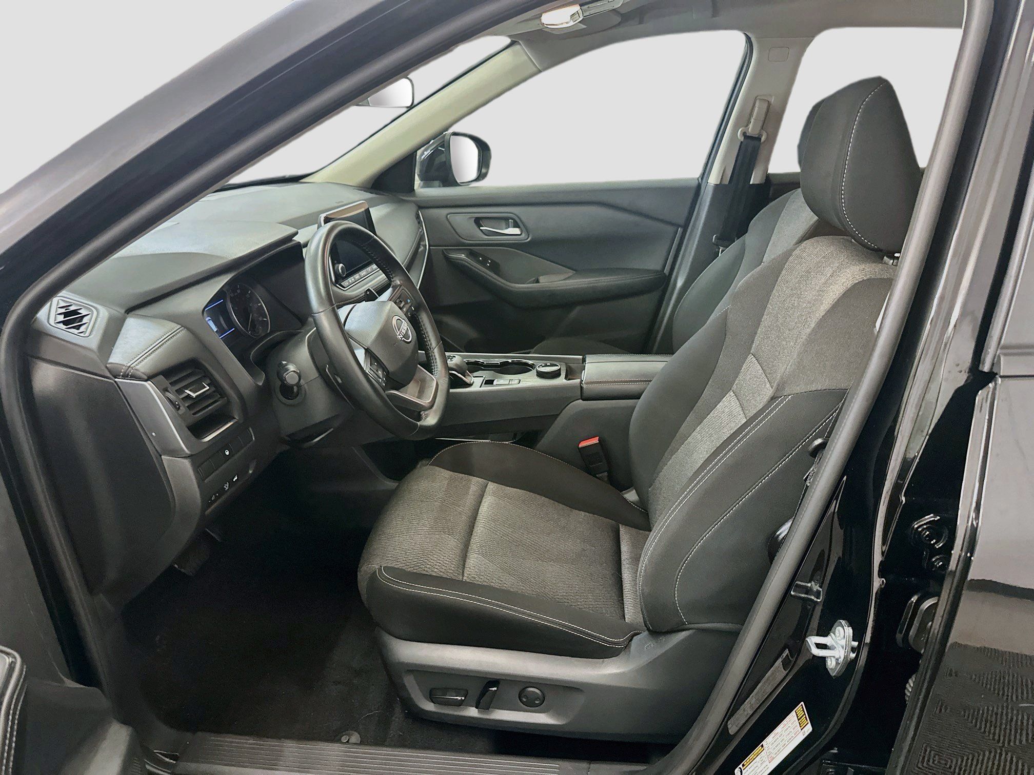 Used 2025 Nissan Rogue SV AWD/4WD image 13