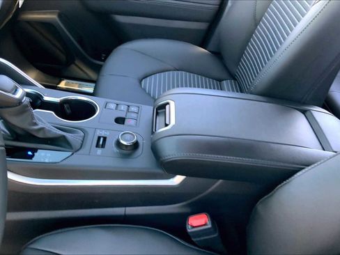 Certified 2025 Toyota Highlander XSE image 13