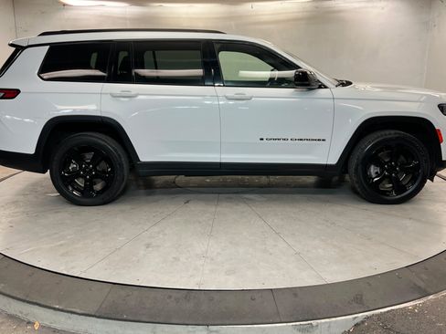 Used 2023 Jeep Grand Cherokee L Laredo AWD/4WD image 7