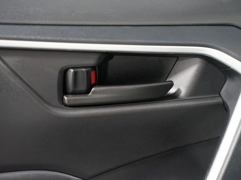 Certified 2025 Toyota RAV4 LE image 30