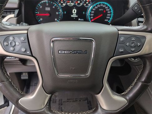 Used 2020 GMC Yukon Denali w/ Denali Premium Package image 11