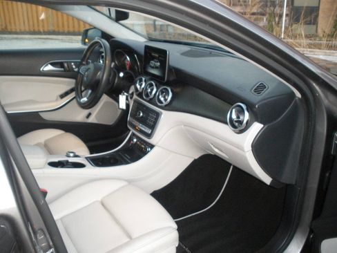 Used 2019 Mercedes-Benz GLA 250 4MATIC image 30