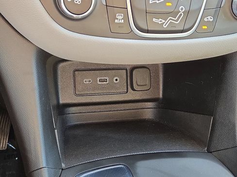Used 2022 Chevrolet Equinox LT FWD image 30