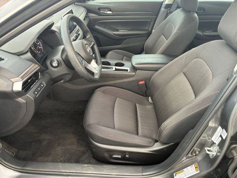 Used 2025 Nissan Altima 2.5 SV image 25