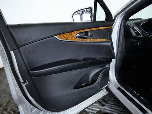 Used 2016 Lincoln MKX Reserve w/ Climate Package AWD/4WD image 16