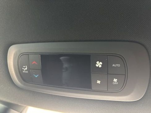 New 2026 Chrysler Pacifica Select image 25