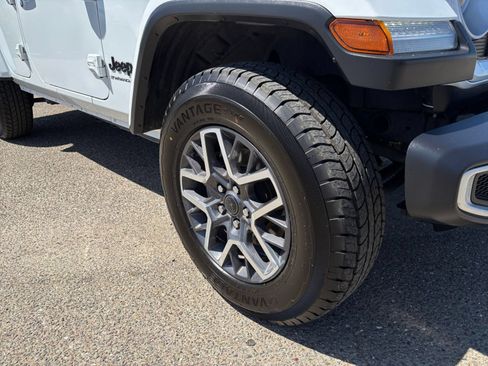 Used 2025 Jeep Wrangler Unlimited Sahara AWD/4WD image 29