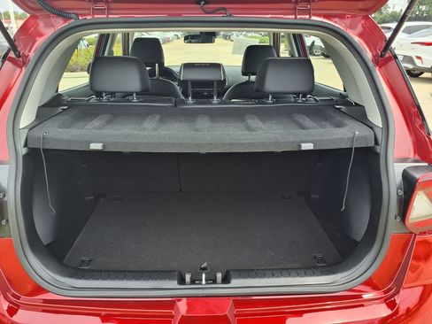 Used 2025 Hyundai Venue Limited FWD image 12