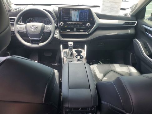 Certified 2021 Toyota Highlander Platinum FWD image 15