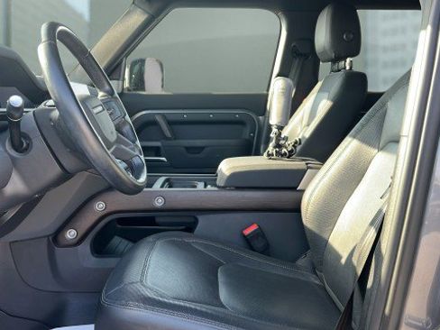 Used 2023 Land Rover Defender 130 X-Dynamic SE image 19