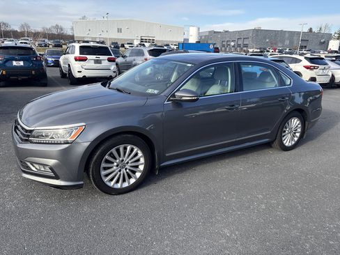 Used 2016 Volkswagen Passat 1.8T SE w/ Lighting Package (P06) image 3