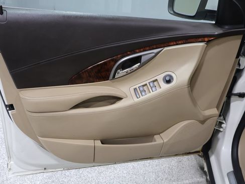 Used 2011 Buick LaCrosse CXL FWD image 19