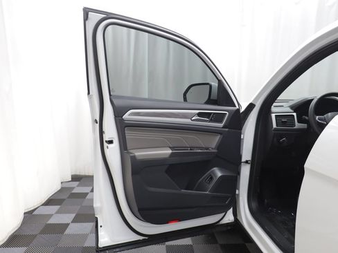 Used 2022 Volkswagen Atlas Cross Sport SE FWD image 4