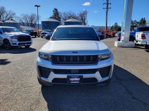New 2026 Jeep Grand Cherokee Altitude image 15